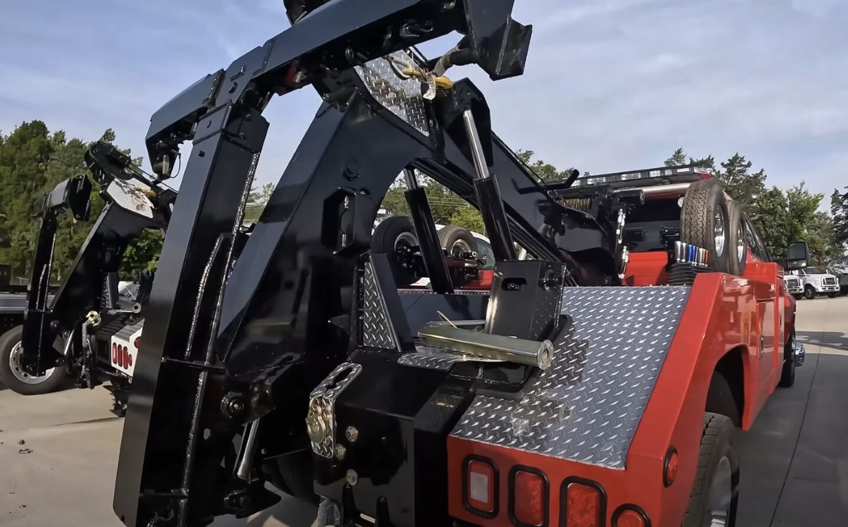 Accident Recovery & Winching service available in Cuyahoga Falls, OH